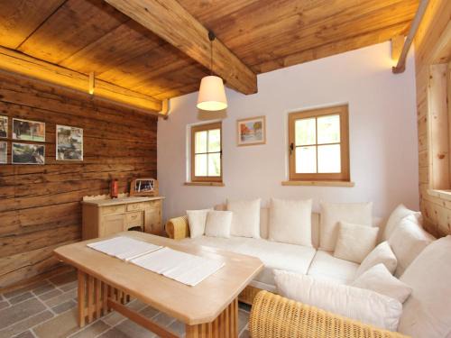 Sankt Johann in Tirol Ski Chalet | Cozy Chalet on the Ski Slope in St Johann, Family-Friendly