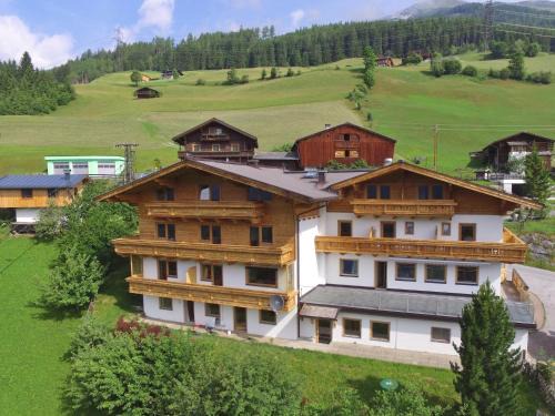 Wald im Pinzgau Ski Chalet | Inviting Chalet in Koenigsleiten Steps from Ski Area