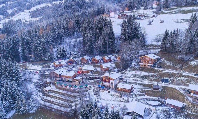 Schonbach Ski Chalet | Pet-Friendly Chalet in Neukirchen with Pool and Spa