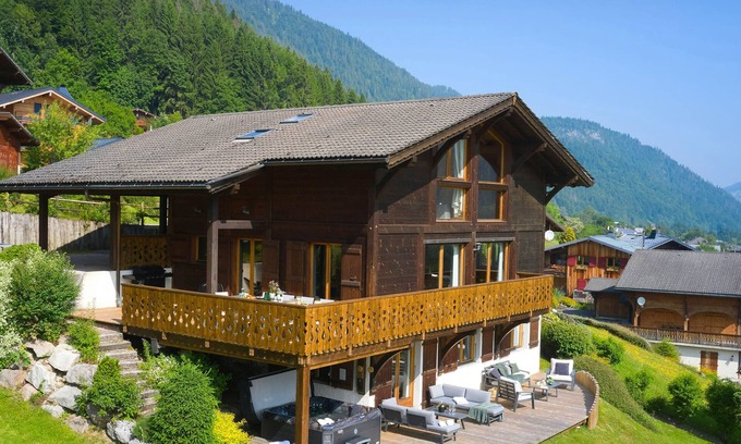 La Cote-d'Arbroz Ski Chalet | Premier Chalet Isla de Lux: Family Retreat with Spa & Sauna