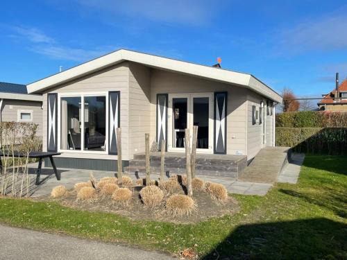 Kamperland Ski Chalet | Cozy Chalet on Family Camping Site by the Ocean