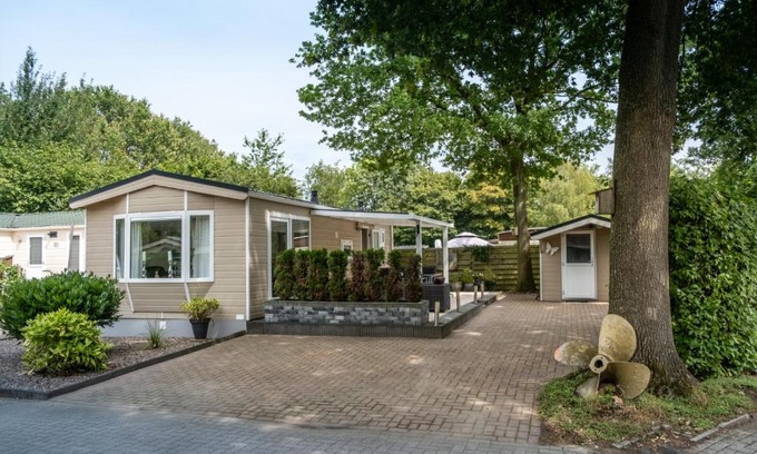 Havelte Ski Chalet | Cozy Chalet Jagershut: Oceanfront Oasis with Pool & Views