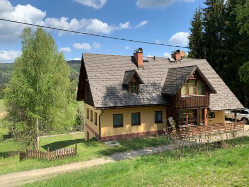 Tanvald Ski Chalet | Pet-Friendly Retreat at Chalet Jizerky - Rated 8/10