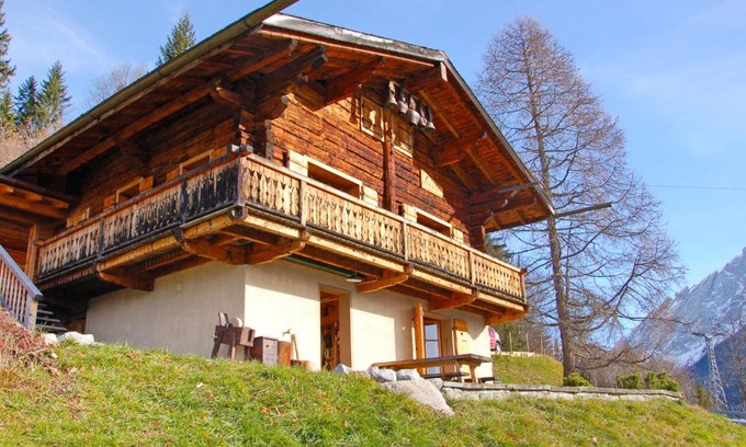 Barboleusaz Ski Chalet | Family-Friendly Chalet Jodeli with Hot Tub & Kitchen Amenities