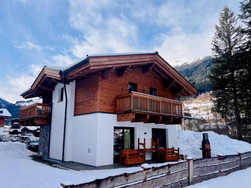 Wald im Pinzgau Ski Chalet | Relaxing Chalet Joep with Spa and Child-Friendly Amenities