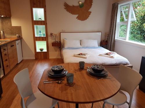 Takaka House | Pet-Friendly Chalet Karaka – Rated 9/10 by Guests