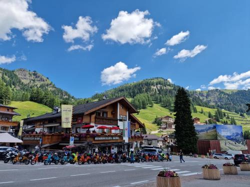 Arabba Apartment | Family-Friendly Retreat at Chalet Karin - Rated 8/10
