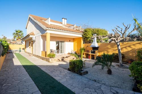 Riumar House | Discover Chalet l'alba: Family-Friendly Retreat with Pool