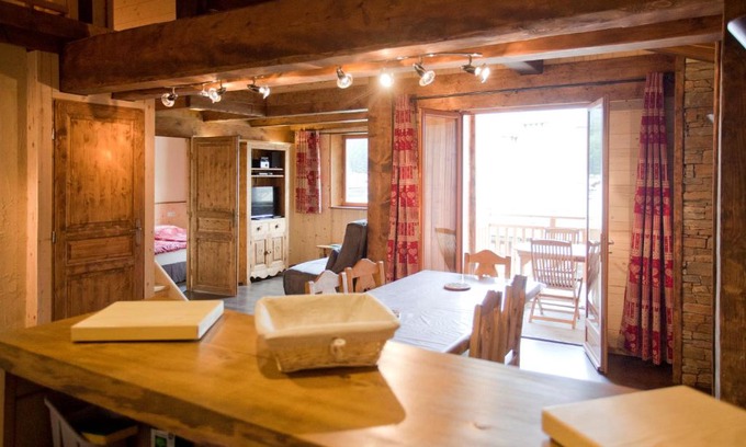 Bessans Apartment | Oceanfront Retreat at Chalet l'aubépine B&B - Rated 8.9