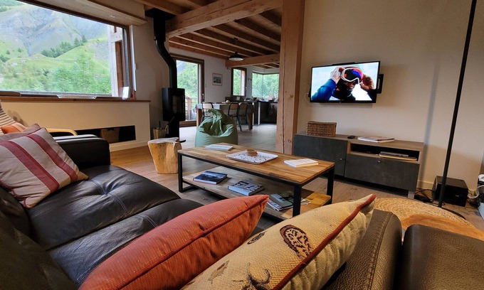 La Grave Ski Chalet | Chalet l'ecrin: Panoramic Views & Perfect for 6 Guests