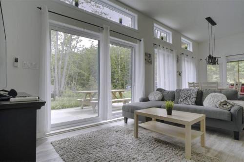 Chertsey Ski Chalet | Modern Chalet L'Écureuil: Waterfront Getaway with Spa & BBQ