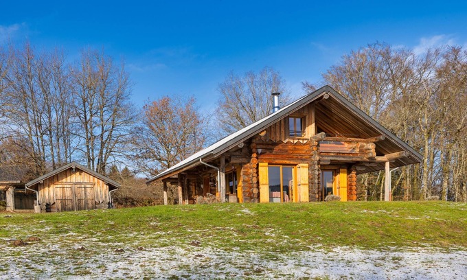 Saint-Martin-du-Puy House | Serene Retreat at Chalet l'Epicurien with Grand Garden