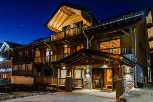 Saint-Francois-Longchamp Ski Chalet | Experience Luxury at Chalet Le Bouquetin with Spa & Pool