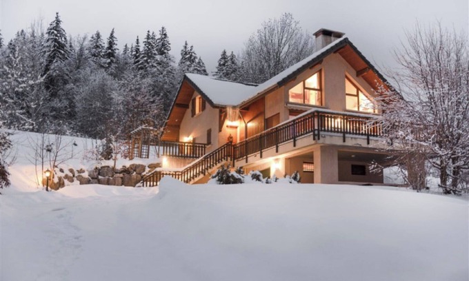 Autrans Ski Chalet | Chalet 'L'Orée Du Bois' with Mountain View, Private Terrace and Wi-Fi