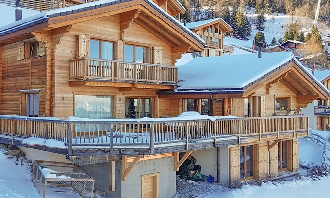 La Tzoumaz Ski Chalet | Chalet la Couronne: Ski-In-Ski-Out with Hot Tub & Views