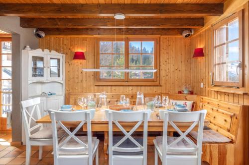Riddes Ski Chalet | Cozy Family Chalet with Child-Friendly Amenities for 8
