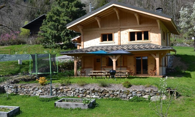 Villard-sur-Doron House | Cozy Chalet LA Devie - Family-Friendly Stay in Villard SUR Doron