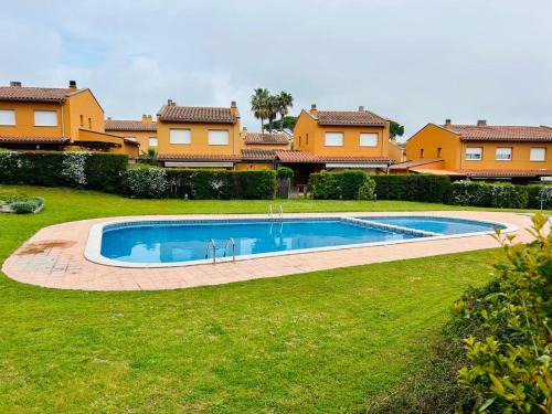 Palamos House | Idyllic Oceanfront Stay at Chalet la Fosca - Pet Friendly