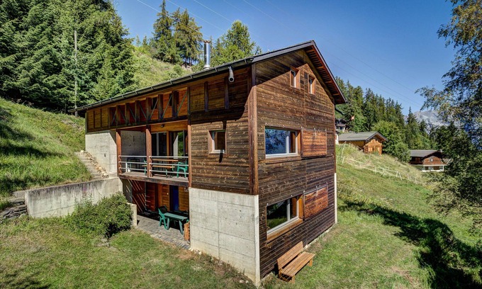 Mayens-de-Riddes Ski Chalet | Premier Chalet la Grange - La Tzoumaz with Lake Views