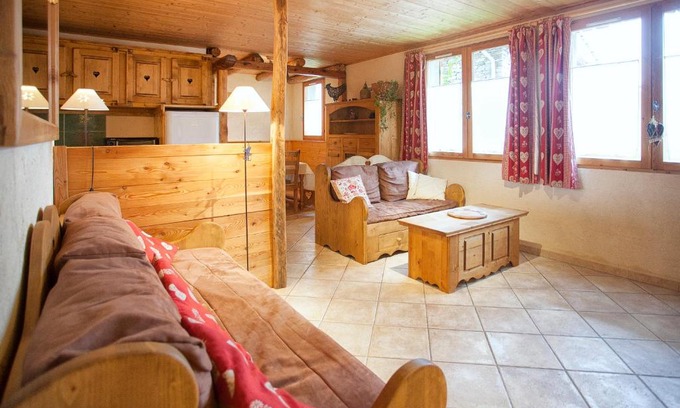 Bessans Apartment | Discover Chalet la Lauzette: Pet & Child Friendly Retreat