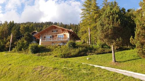 Crans-Montana Ski Chalet | Chalet La Louise: Breathtaking Ocean Views & Family Friendly