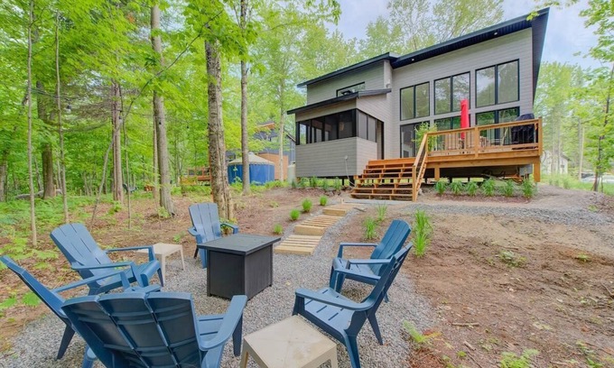 Pont-Rouge Ski Chalet | Relaxing Retreat at Chalet La Mi-Temps with Pool & Spa