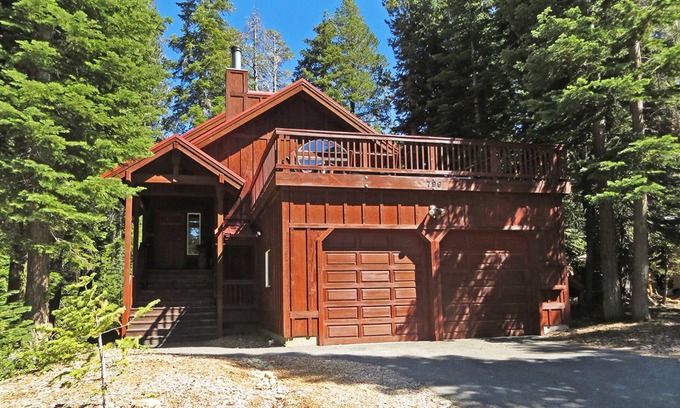 McKinney Estates House | Relax at Chalet Lani: Hot Tub & Spa in Quiet Retreat