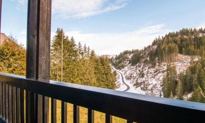 Val d'Illiez Ski Chalet | Relax at Chalet Le Cyclamen: Ocean Views & Spa Retreat