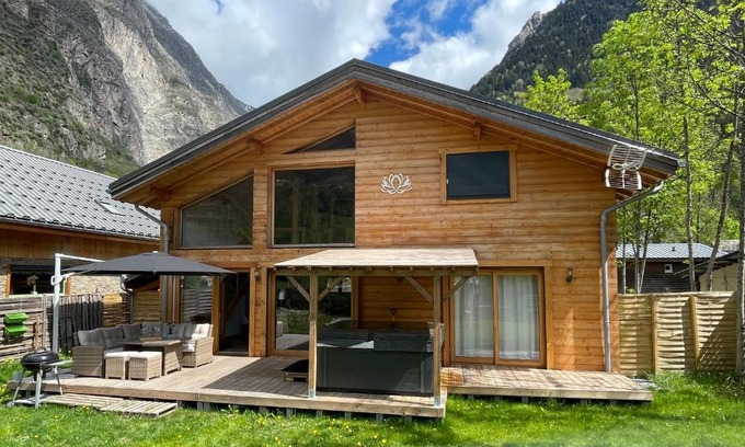 Venosc Ski Chalet | Explore Chalet le Lotus Blanc: Oceanfront Spa Retreat