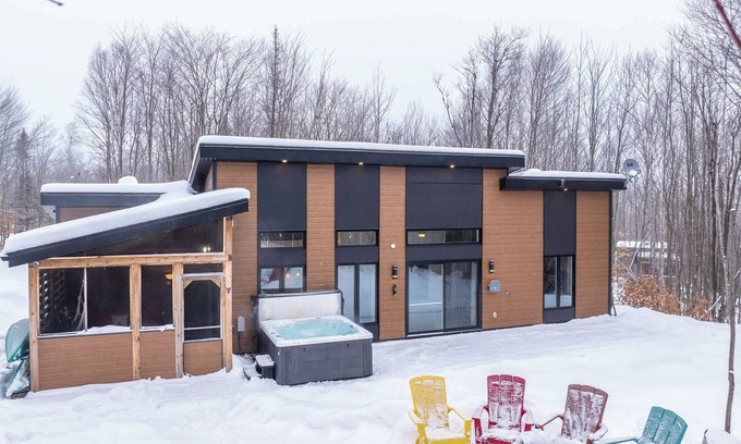 Chertsey Ski Chalet | Chalet Le NORDIK | Spa et Grand Confort