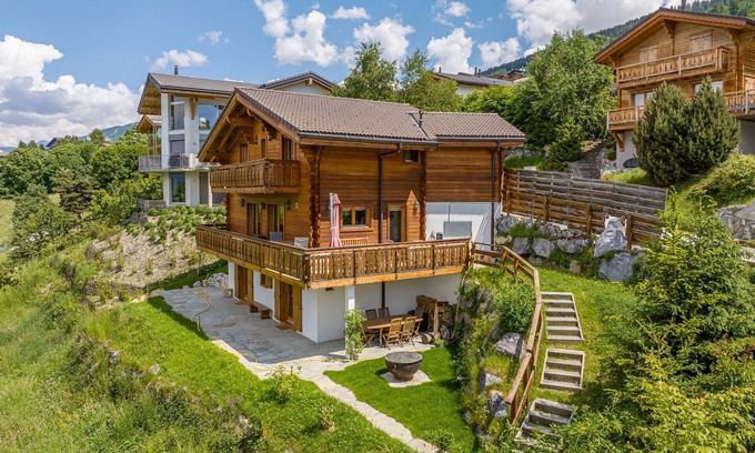 Saint-Pierre-de-Clages Ski Chalet | Experience Chalet Le Papillon with Sauna & Spa Amenities