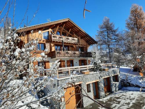 La Cote-dʼAime Bed & Breakfast | Oceanfront Retreat at Chalet Le Paradou - Rated 8.8/10