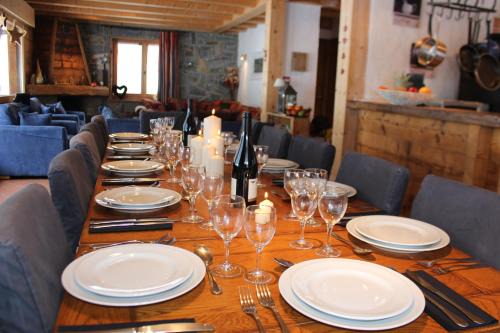 Les Prodains Ski Chalet | Cozy Chalet Le Plan des Rochers: Pet & Family Friendly Stay