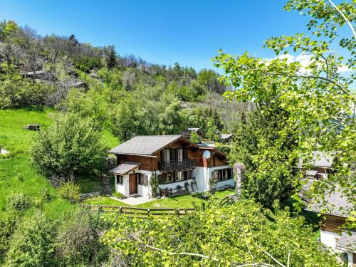 Saclentse Ski Chalet | Cozy Retreat at Chalet Les Raccards - Pet & Child Friendly
