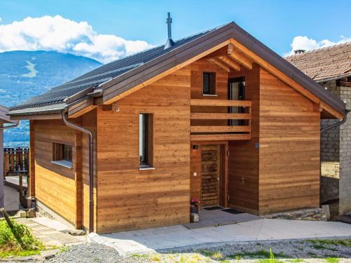Chandolin-près-Savièse Ski Chalet | Experience Chalet Le Raccard: 4-Star Guest Rated Stay