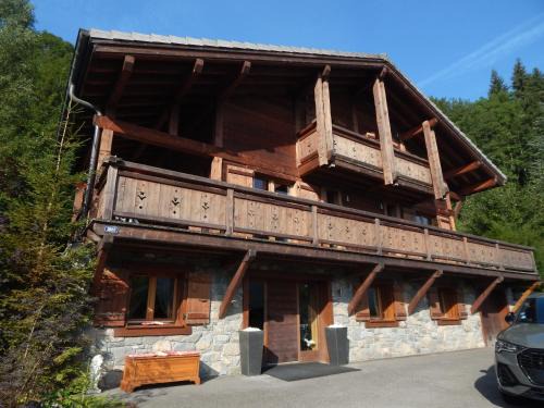 La Cote-d'Arbroz House | Cozy Chalet LE VAL NESS with Hot Tub for Family Fun
