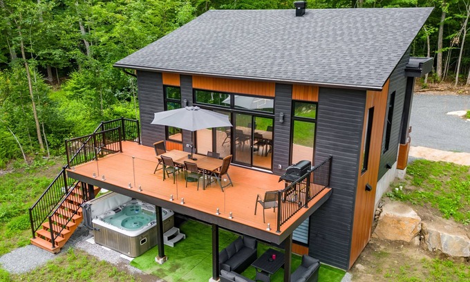 Brownsburg-Chatham Ski Chalet | Experience Chalet Le Valcourt: Spa, BBQ & Fire Pit Bliss