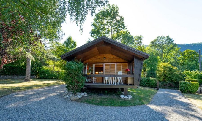 Sevrier Ski Chalet | Chalet lEdelweiss: Family-Friendly Retreat with Ocean Views