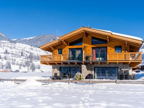 Lengdorf Ski Chalet | Relax at Chalet Lengberg B1 with Oceanfront Spa Amenities