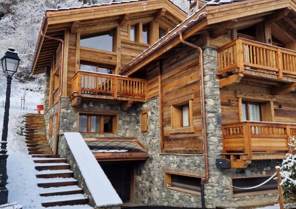Courchevel Ski Chalet | Discover Chalet Les Cochettes: 4-Star Oceanfront Escape