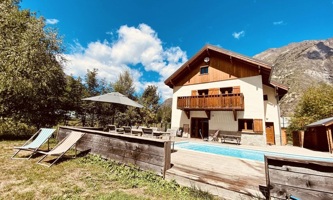 Venosc Ski Chalet | Relax at Chalet les Ecrins: Sauna, Pool & Garden Retreat