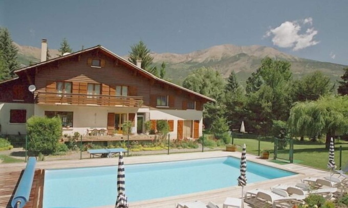 Barcelonnette Ski Chalet | Family-Friendly Chalet Ecureuils with Ocean View & Pool