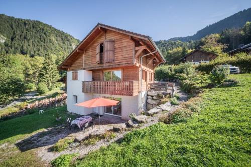 Vacheresse Apartment | Charming Chalet Les Mios: Family-Friendly Getaway Awaits