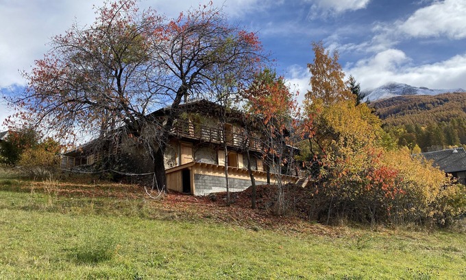 Les Orres House | Pet-Friendly Chalet Les Orres with Breakfast & Family Amenities
