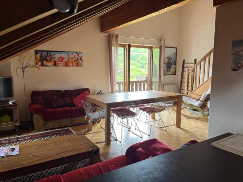 Val d'Illiez Apartment | Cozy Chalet Les Rhodos - Pet-Friendly Stay Rated 9.3/10
