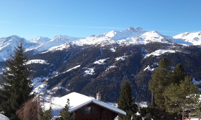 Saint-Luc Ski Chalet | Discover Relaxation at Chalet les Roches de Nava