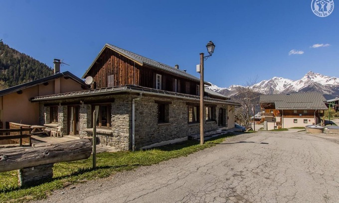 Valfrejus House | Cozy Chalet Les Sarrazins with Family-Friendly Amenities
