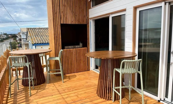 Gruissan Plage Ski Chalet | Relax at Chalet Linoli Vue Mer with Spa & Hot Tub Access