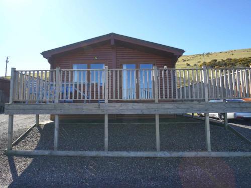 Kinross Ski Chalet | Chalet Loch Leven Lodge 11: Oceanfront Retreat with Pets Welcome