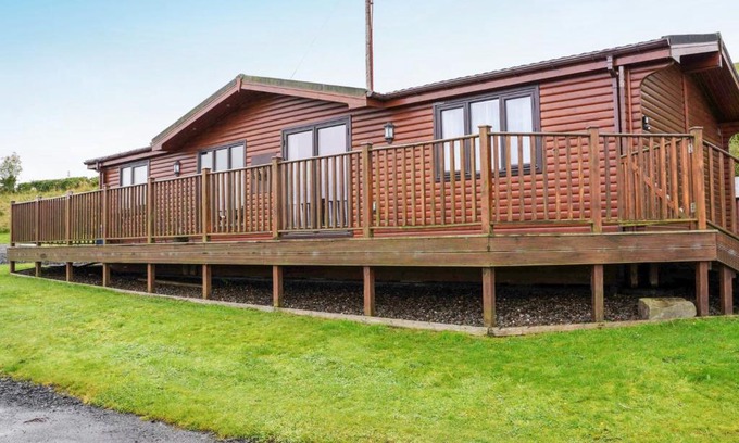 Kinross Ski Chalet | Experience Chalet Loch Leven Lodge 7 with Oceanfront Views